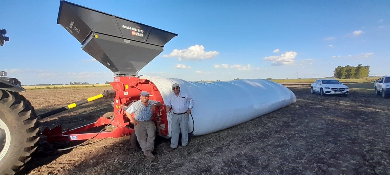 ENTREGA AL CAMPO Y PUESTA EN MARCHA DE EMBOLSADORA