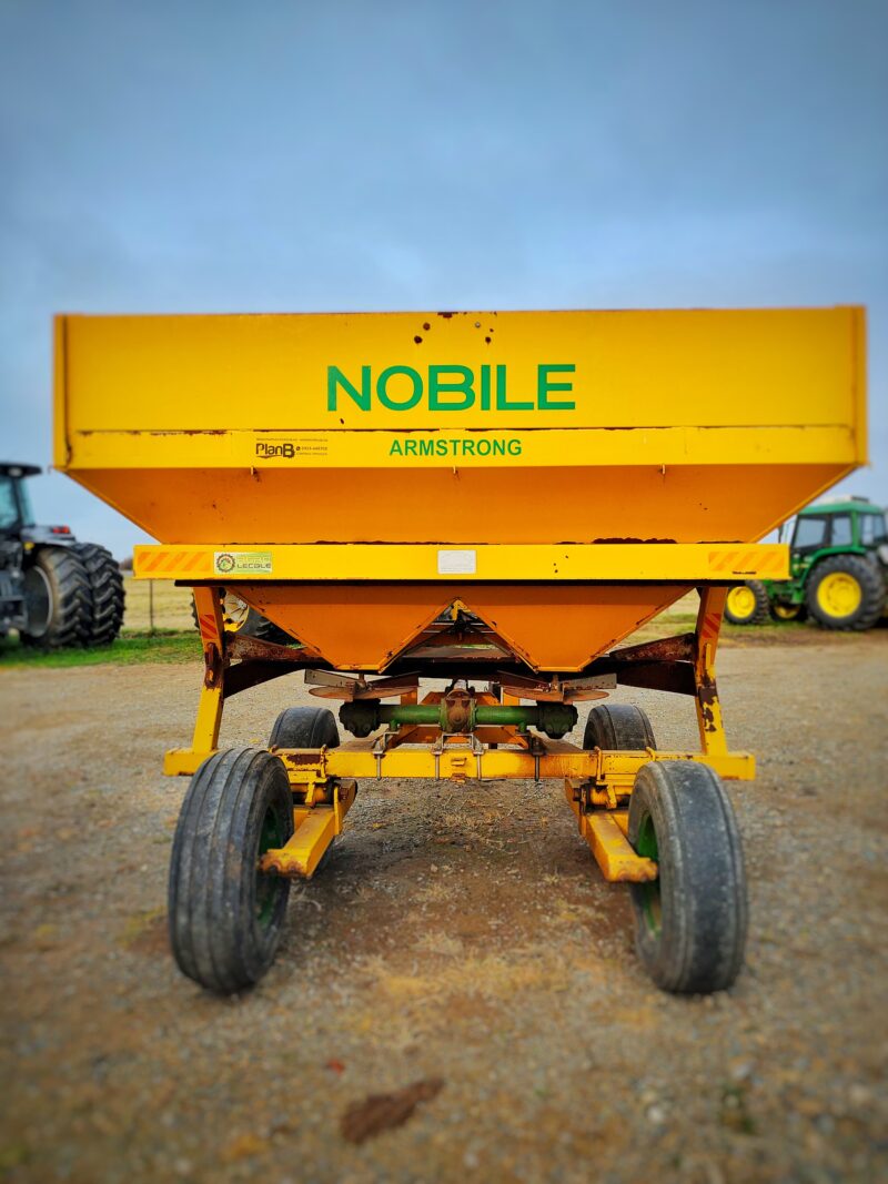 FERTILIZADORA NOBILE 3300 USADA