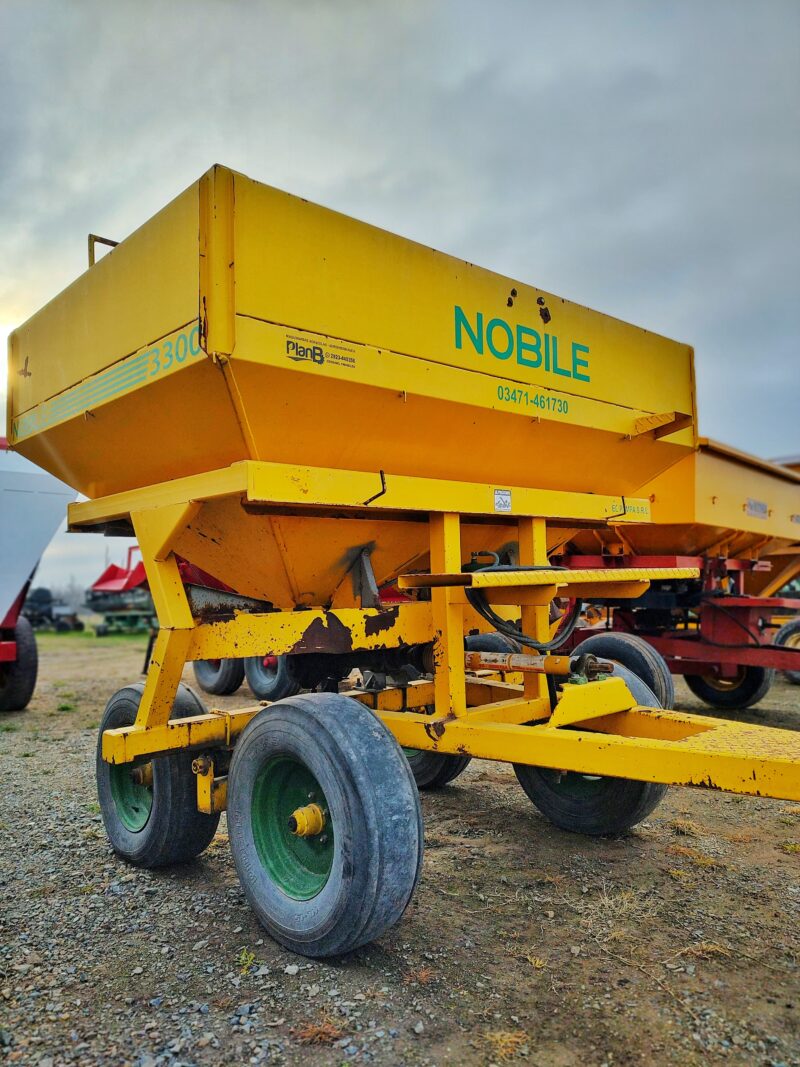 FERTILIZADORA NOBILE 3300 USADA