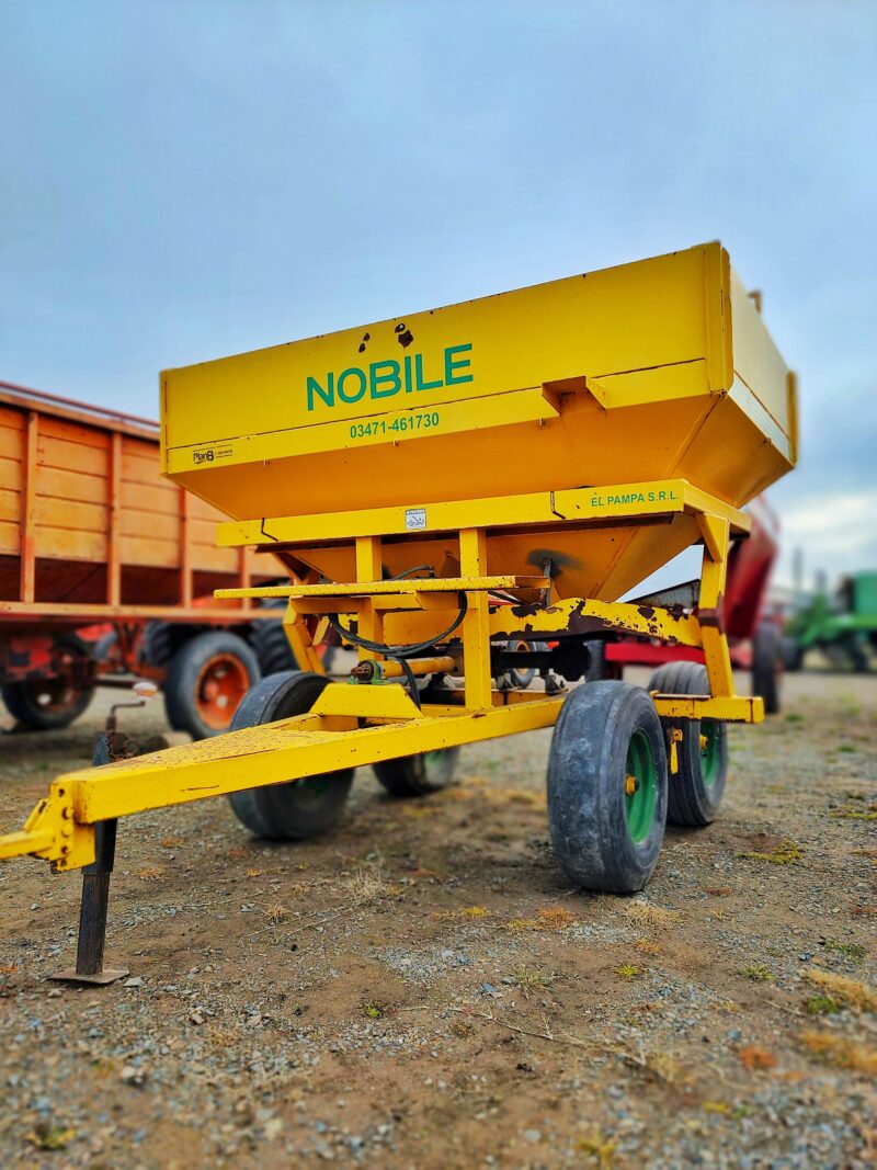 FERTILIZADORA NOBILE 3300 USADA