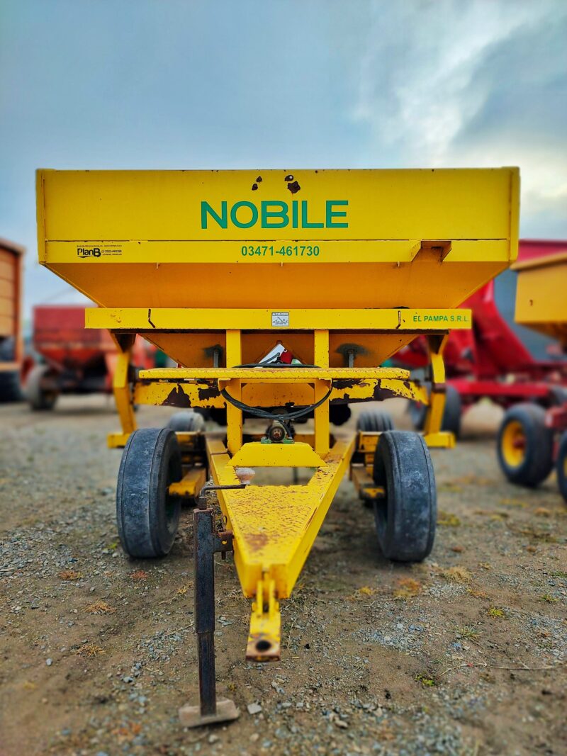 FERTILIZADORA NOBILE 3300 USADA