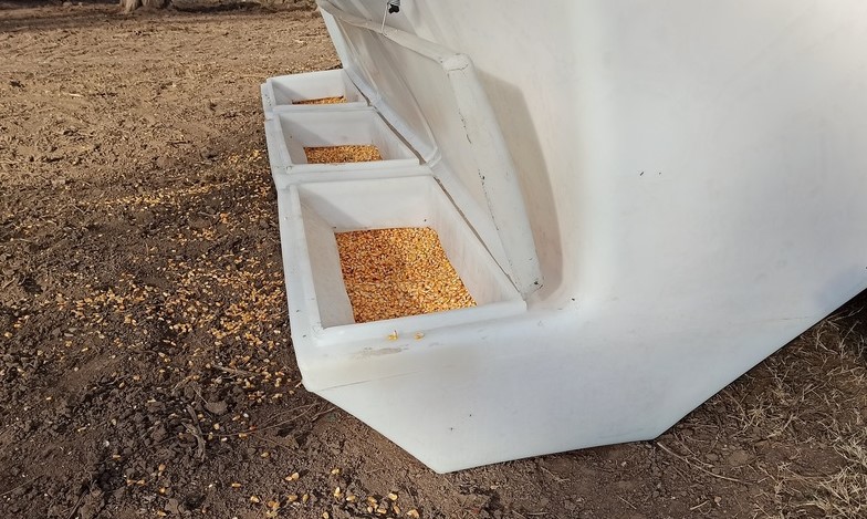 SILO COMEDERO AUTOCONSUMO HORIZONTAL - 4.500 KG - Imagen 3