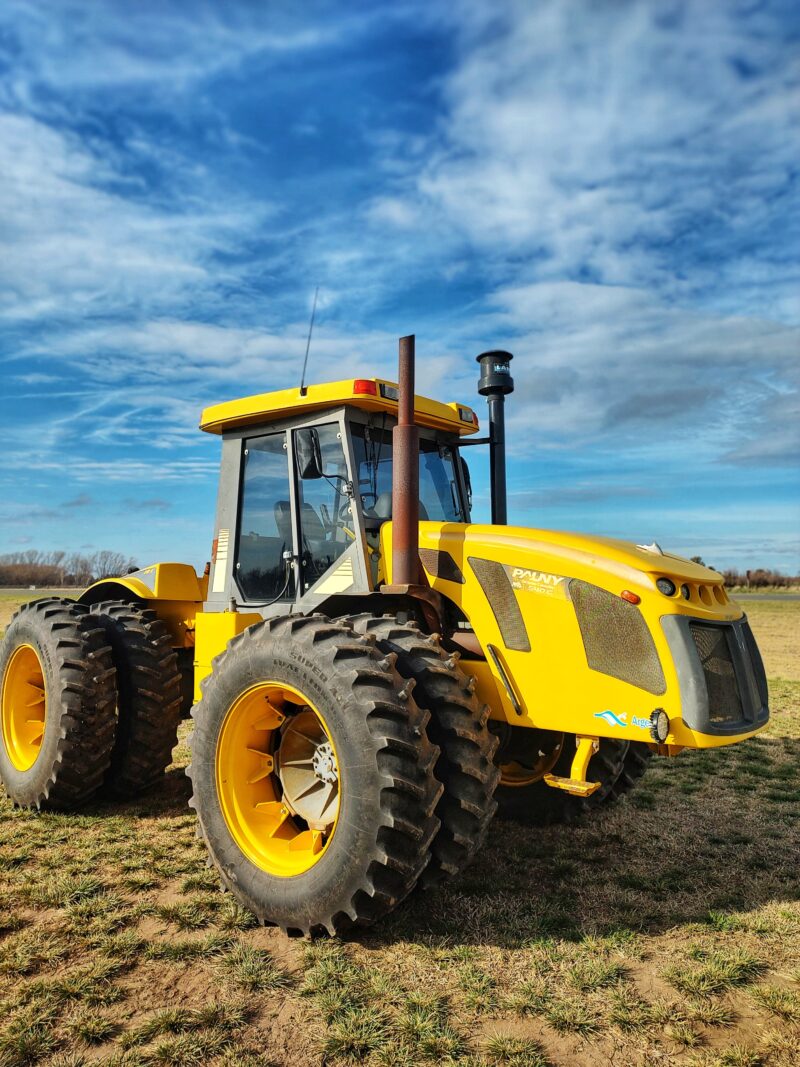 TRACTOR PAUNY 540C AÑO 2011 CUB/NUEVAS CENTRO CERRADO