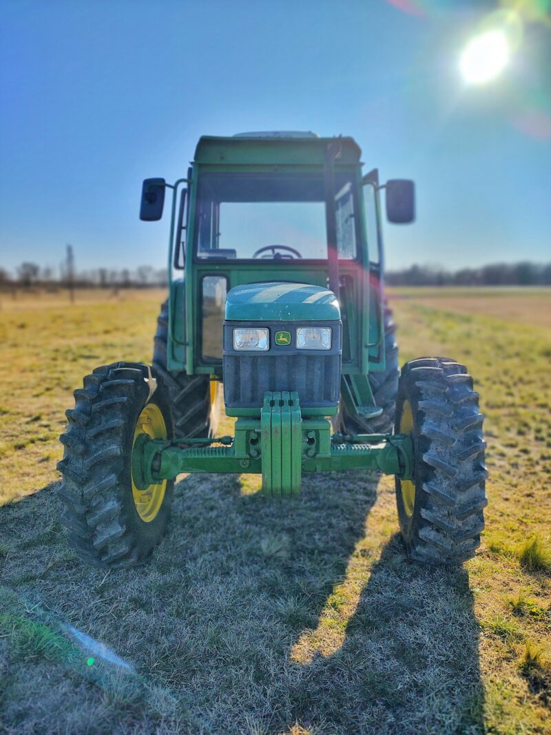 TRACTOR JOHN DEERE 5705 CON CLIMATIZADOR