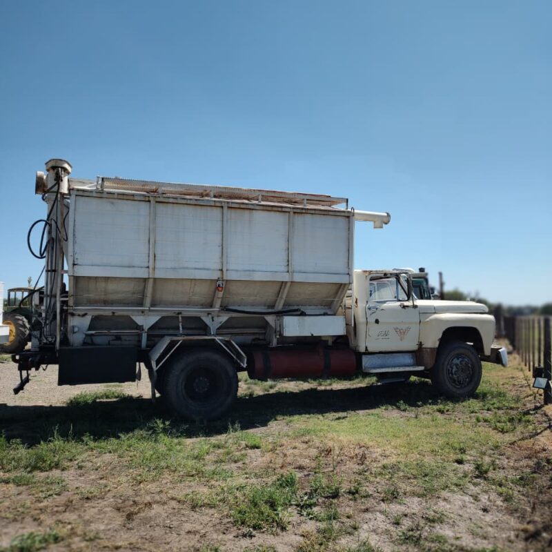 CAMION MERCEDES BENZ CON TOLVA AUTODESCARGABLE 7000 KG
