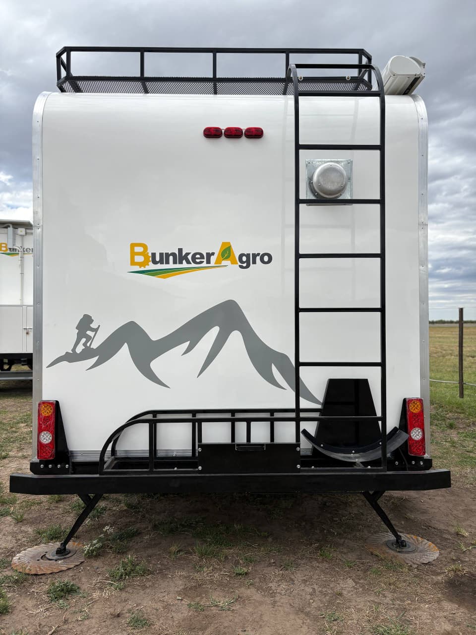 CASILLA DE TURISMO DE FIBRA BUNKER AGRO PARA 2 PERSONAS - Imagen 12