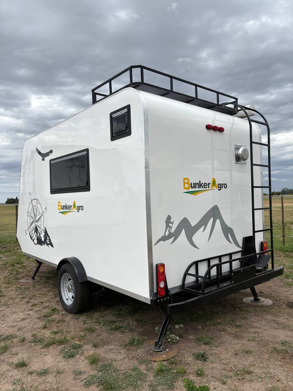 CASILLA DE TURISMO DE FIBRA BUNKER AGRO PARA 2 PERSONAS - Imagen 13
